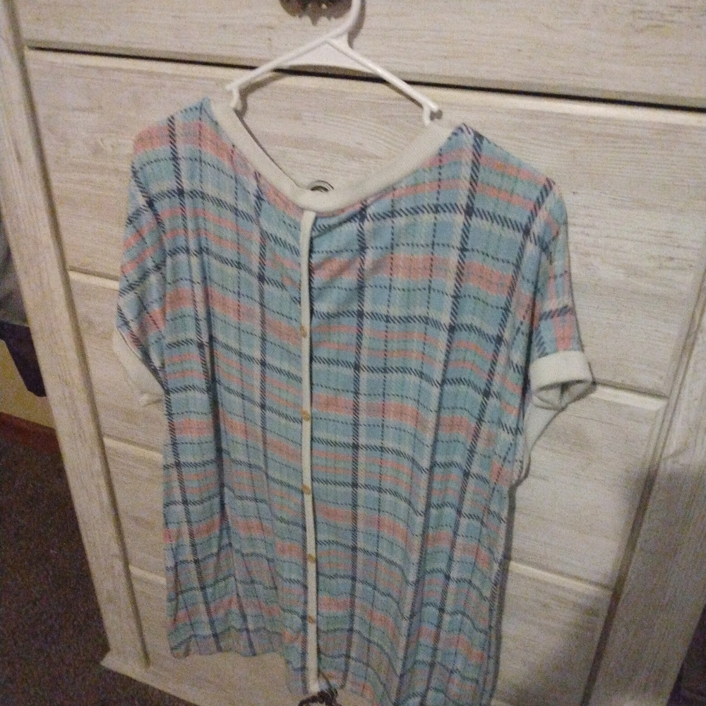Cute Boutique Top with Ornamental Buttons down the back